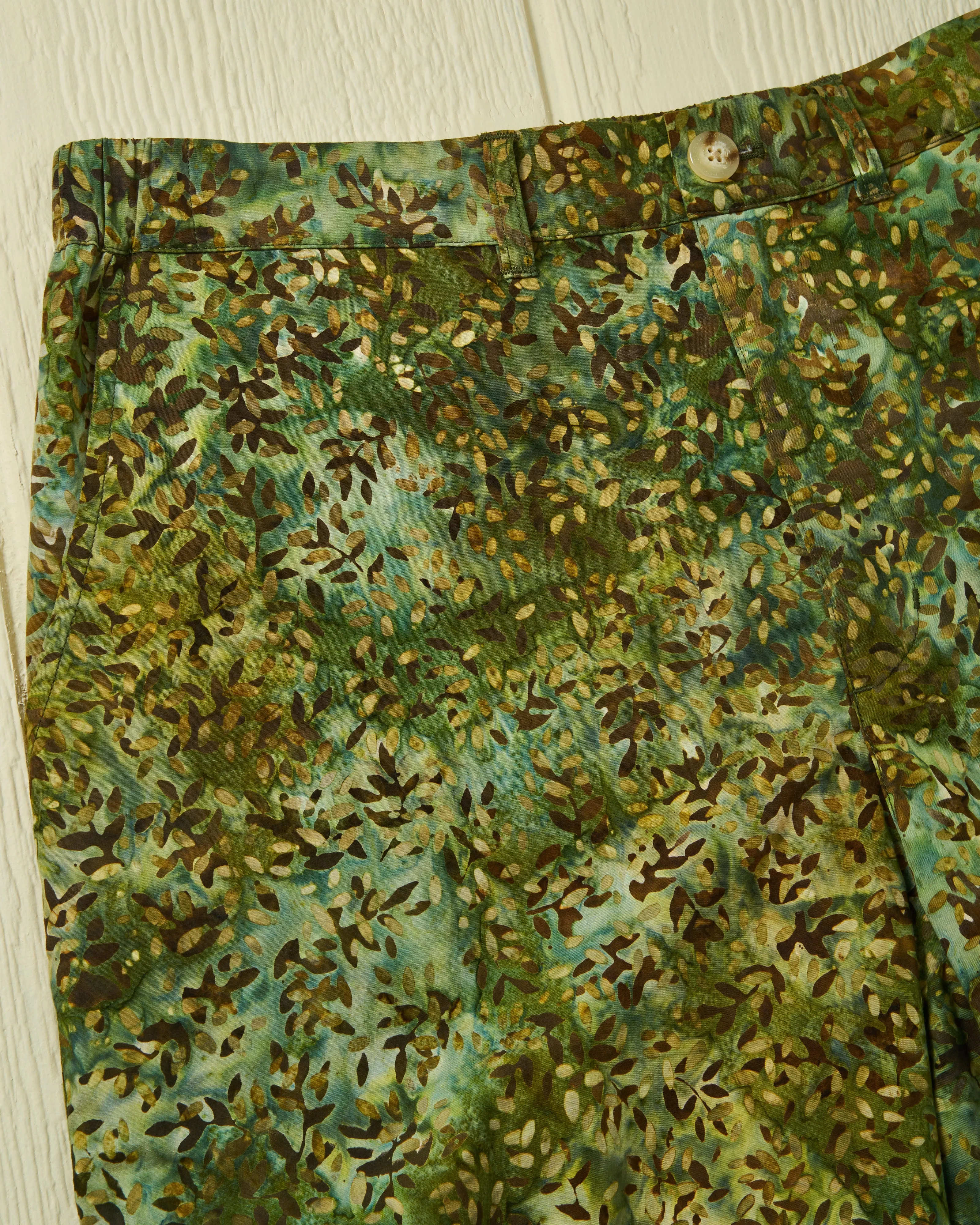 Batik Short in Moss