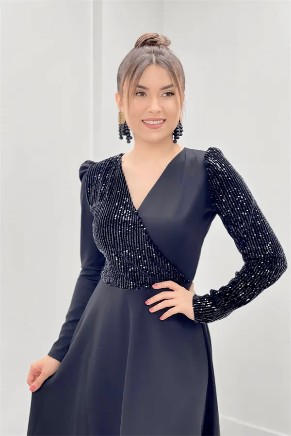 Crepe Fabric Sequin Detailed Dress - Black